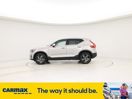2025 Volvo XC40 B5 Core Bright Theme