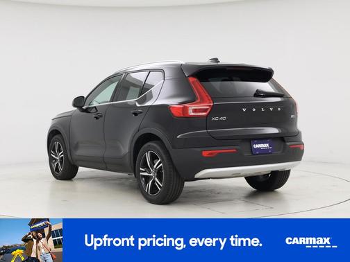 2025 Volvo XC40 B5 Core Bright Theme