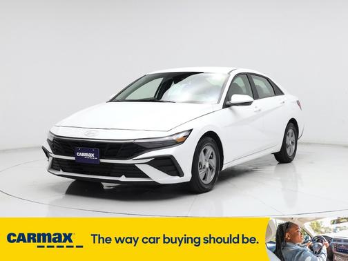 2024 Hyundai ELANTRA SE