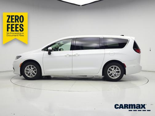 White 2023 Chrysler Pacifica Touring L