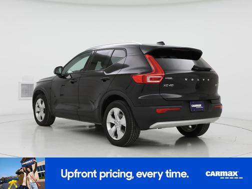 2022 Volvo XC40 T5 Momentum