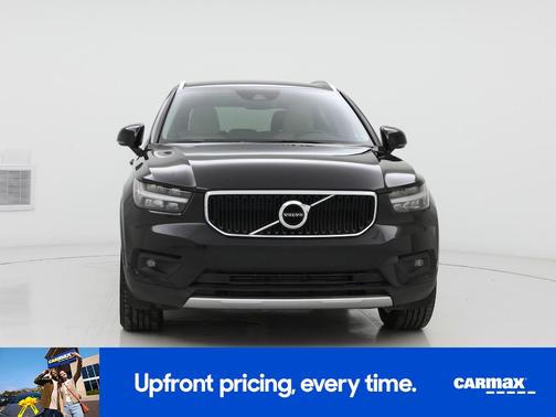2022 Volvo XC40 T5 Momentum