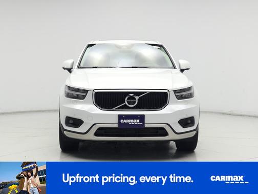 White 2021 Volvo XC40 T5 Momentum