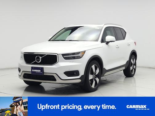 White 2021 Volvo XC40 T5 Momentum