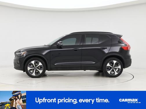 2023 Volvo XC40 B4 Ultimate Dark Theme