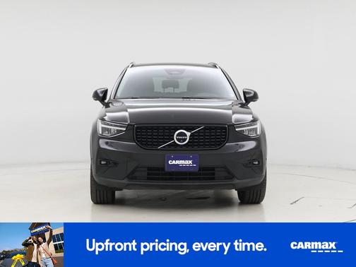 2023 Volvo XC40 B4 Ultimate Dark Theme