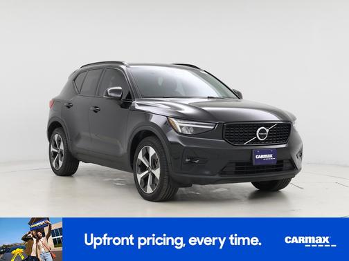 2023 Volvo XC40 B4 Ultimate Dark Theme
