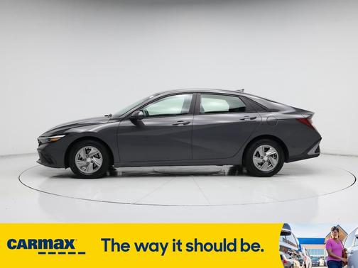 2024 Hyundai ELANTRA SE
