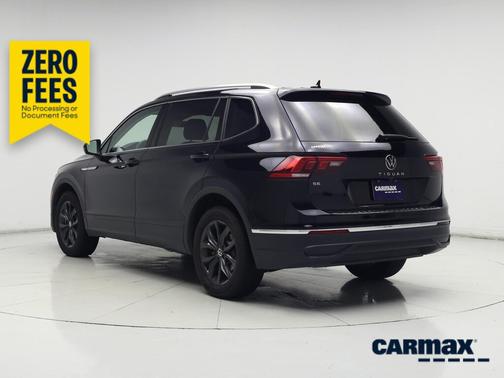 Black 2024 Volkswagen Tiguan SE