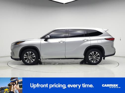 Silver 2022 Toyota Highlander XLE