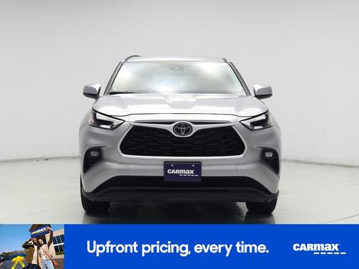 Silver 2024 Toyota Highlander LE