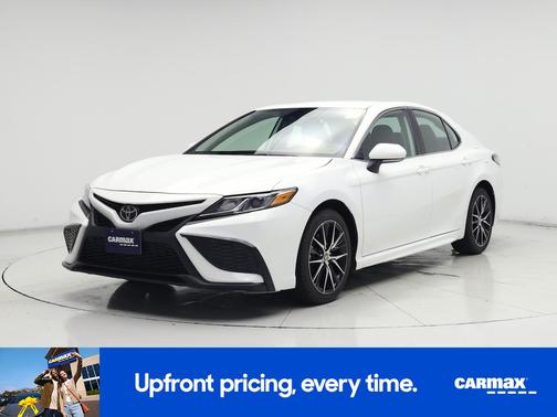 White 2024 Toyota Camry SE