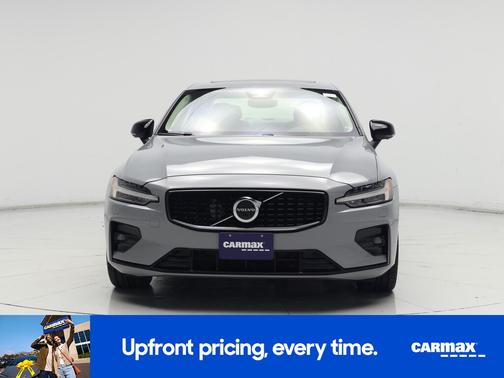 Gray 2024 Volvo S60 B5 Plus Dark Theme