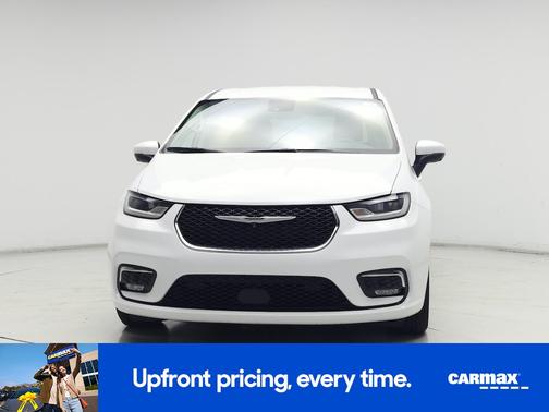 White 2023 Chrysler Pacifica Touring L