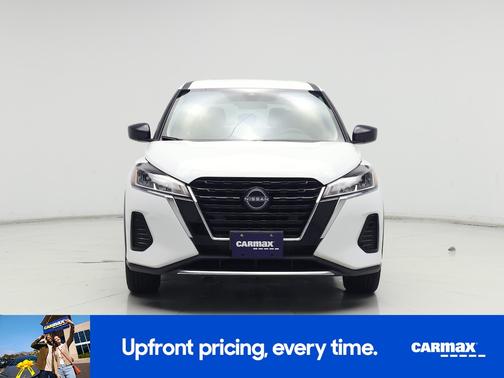 White 2024 Nissan Kicks S
