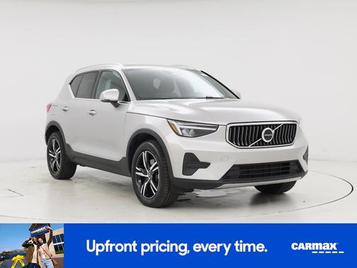 2025 Volvo XC40 B5 Core Bright Theme