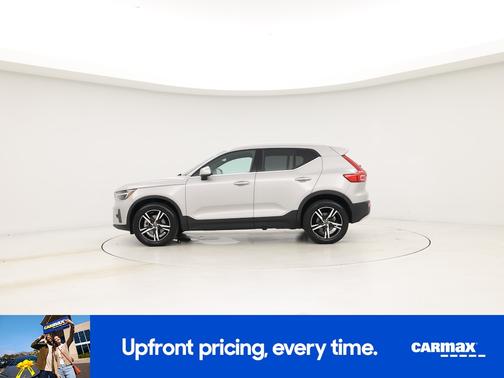 2025 Volvo XC40 B5 Core Bright Theme