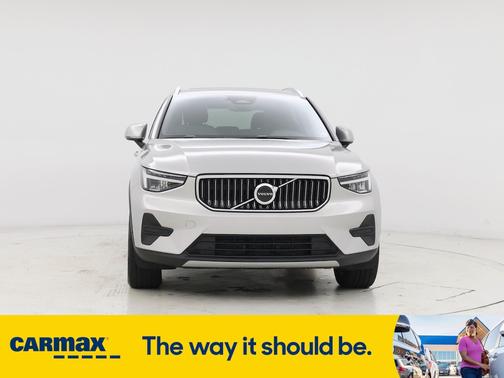 2025 Volvo XC40 B5 Core Bright Theme