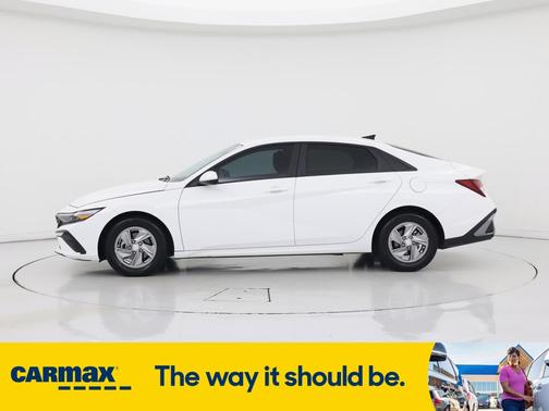 2024 Hyundai ELANTRA SE