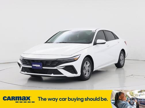 2024 Hyundai ELANTRA SE