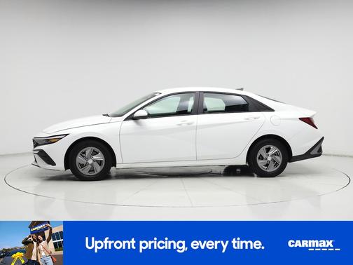 2024 Hyundai ELANTRA SE