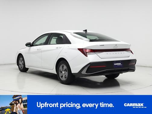 2024 Hyundai ELANTRA SE