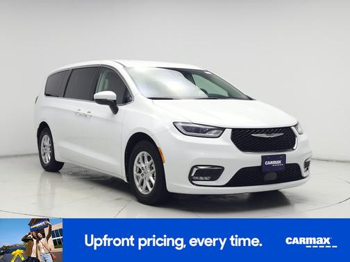 White 2023 Chrysler Pacifica Touring L