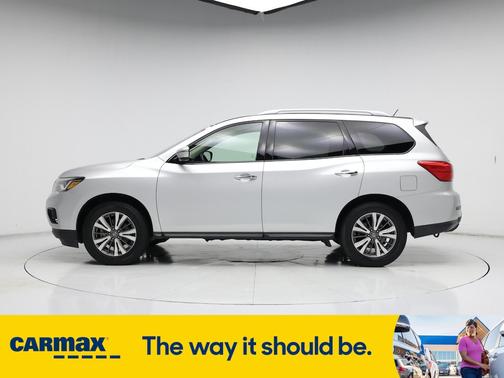 2017 Nissan Pathfinder SV