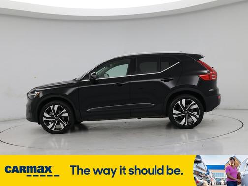 2023 Volvo XC40 B5 Plus Bright Theme