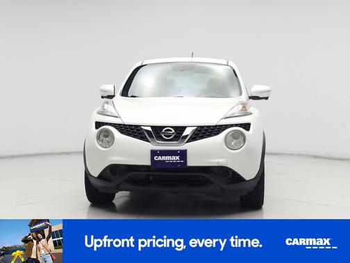 White 2015 Nissan Juke SV