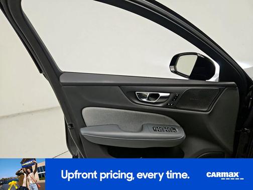 2022 Volvo S60 B5 R-Design