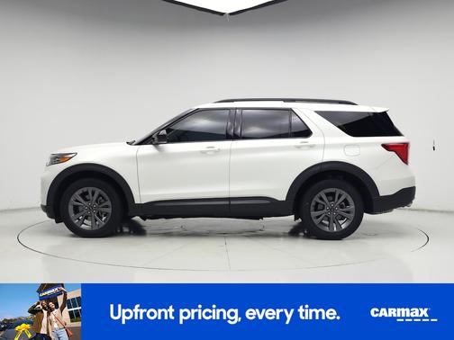 White 2023 Ford Explorer XLT