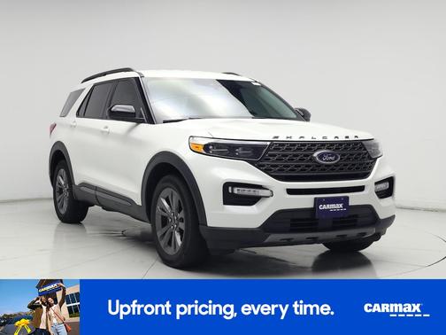 White 2023 Ford Explorer XLT