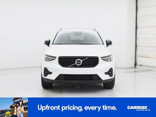 2023 Volvo XC40 B5 Ultimate Bright Theme