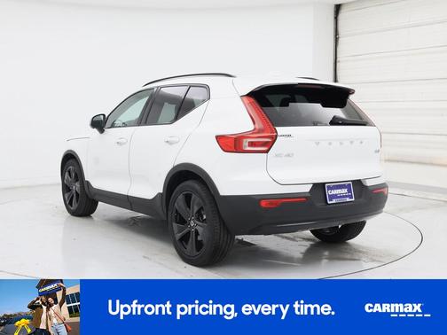 2023 Volvo XC40 B5 Ultimate Bright Theme