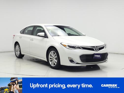 White 2015 Toyota Avalon XLE