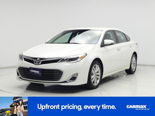 White 2015 Toyota Avalon XLE