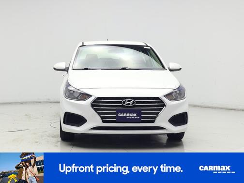 Pearl 2022 Hyundai Accent SE