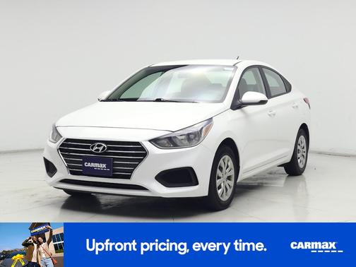 Pearl 2022 Hyundai Accent SE