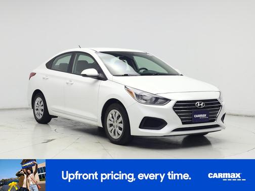 Pearl 2022 Hyundai Accent SE