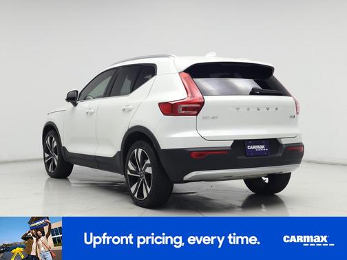 White 2024 Volvo XC40 B5 Plus Bright Theme