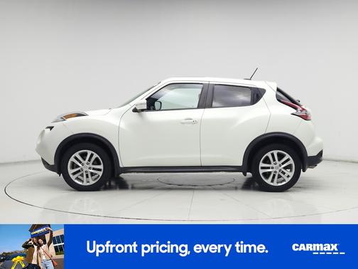 White 2015 Nissan Juke SV
