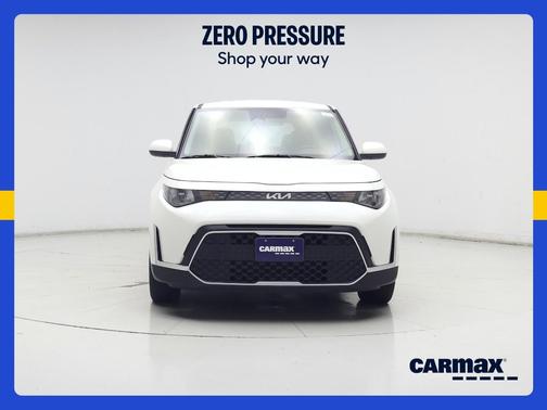 White 2023 Kia Soul LX