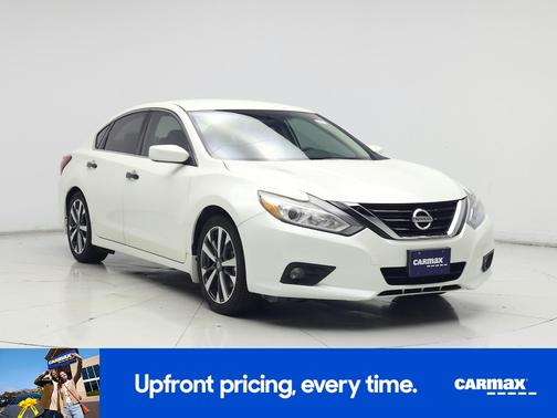 White 2017 Nissan Altima SR