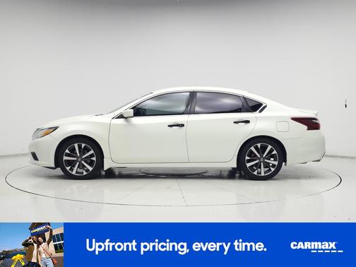 White 2017 Nissan Altima SR