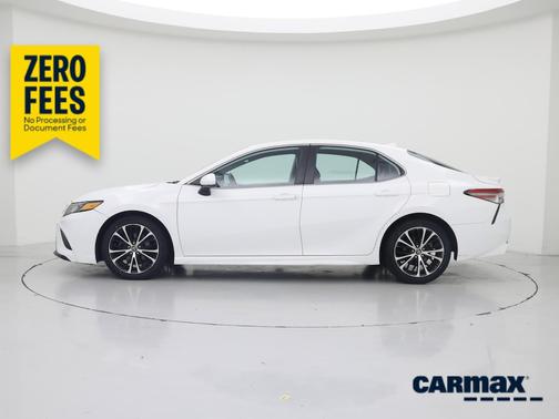 White 2019 Toyota Camry SE
