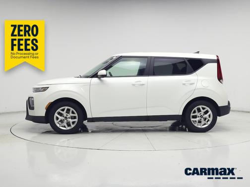 White 2022 Kia Soul LX