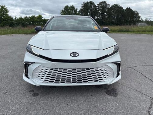 Wind Chill Pearl w/Midnight Black Metallic Roof 2026 Toyota Camry XSE