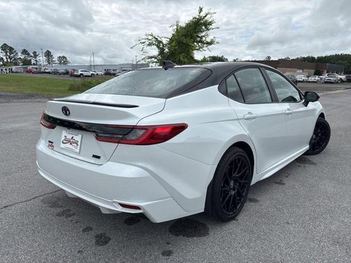 Wind Chill Pearl w/Midnight Black Metallic Roof 2026 Toyota Camry XSE