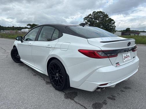 Wind Chill Pearl w/Midnight Black Metallic Roof 2026 Toyota Camry XSE